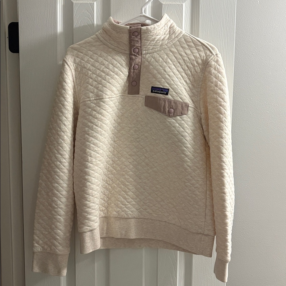 Patagonia Women's Cream and Pink/Mauve Quilted Sweater